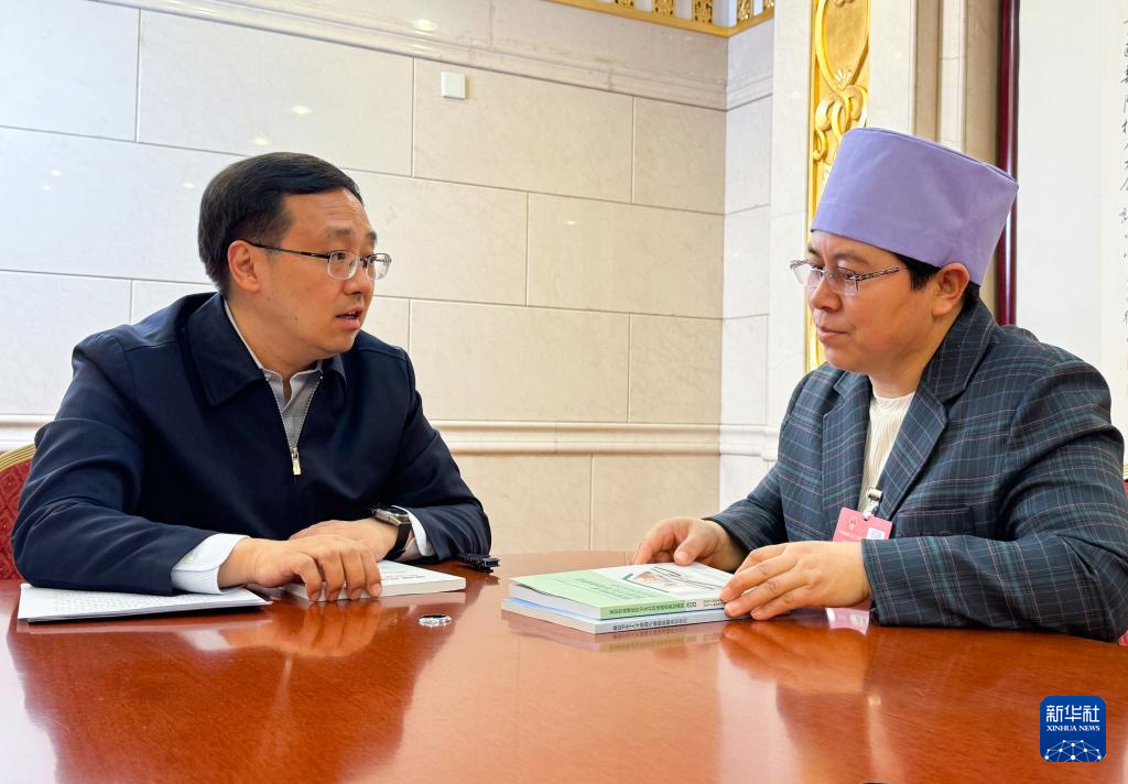 365体育（bet）：听民意汇民智｜让优质医疗资源在基层更加“触手可及”——全国人大代表与国家卫生健康委工作人员面对面(图1)