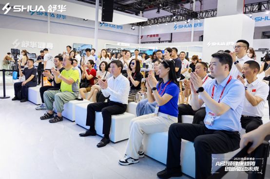365体育唯一入口：创新引领畅销全球——舒华体育AI矩阵新品闪耀2025中国体博会(图7)