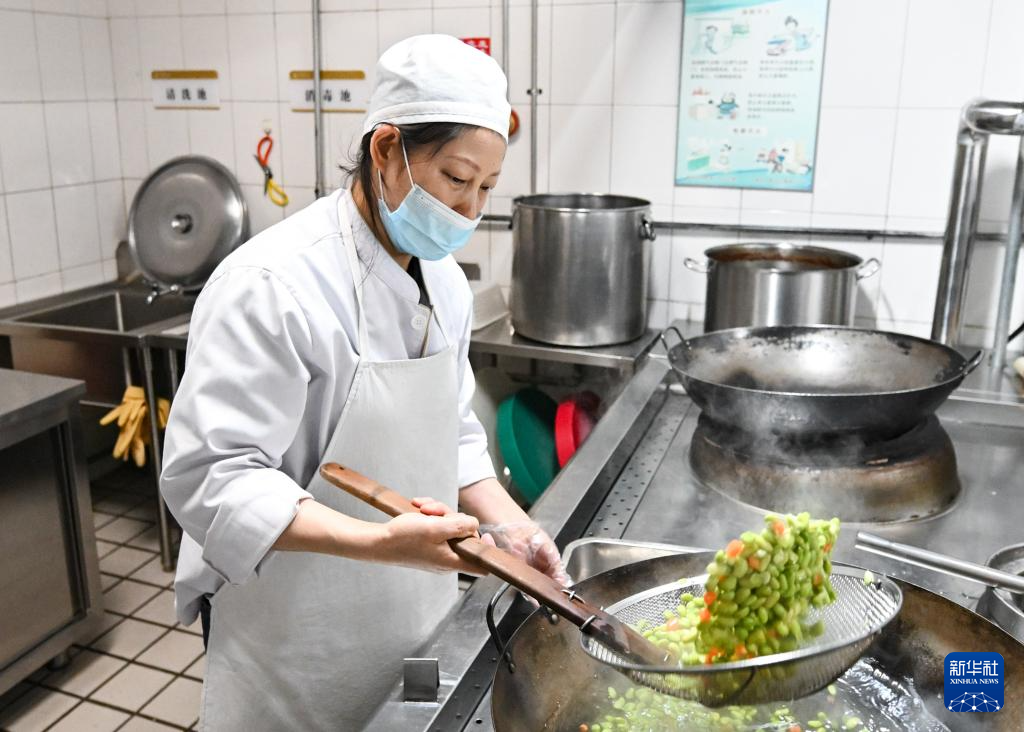365体育（bet）：一所大学的“体重管理术”(图15)