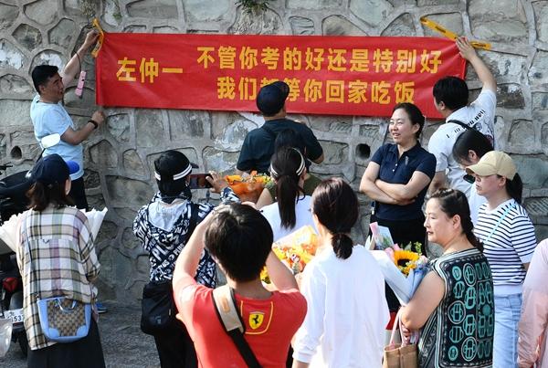 365体育唯一入口：承诺打了对折高考后的亲子冲突如何解(图2)