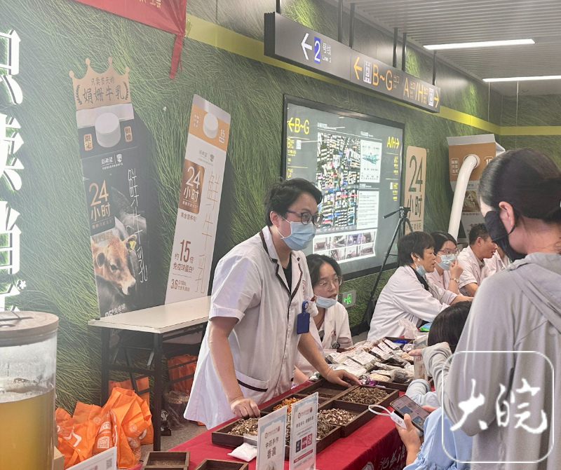 365体育唯一入口：健身设施、中医专家、家电维修“入驻”地铁站网民直呼“合肥地铁沉浸在自己的世界里”(图3)