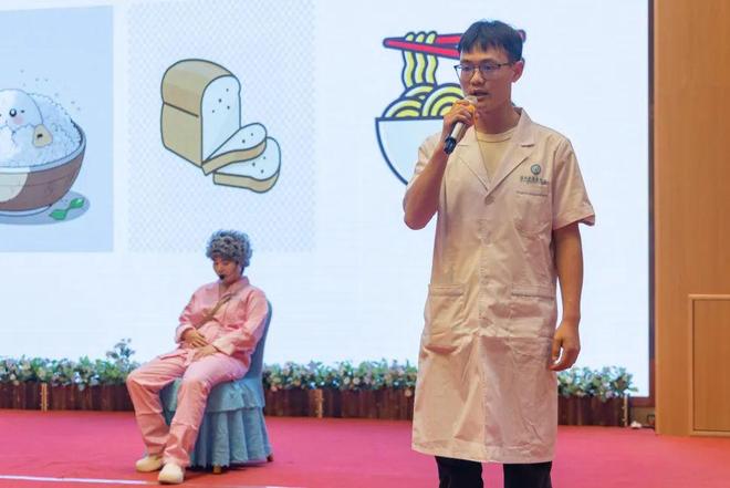 365体育唯一入口：信阳华信圣德康复医院举办护士节表彰暨健康科普大赛(图11)