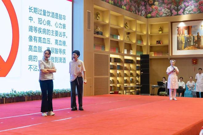 365体育唯一入口：信阳华信圣德康复医院举办护士节表彰暨健康科普大赛(图10)