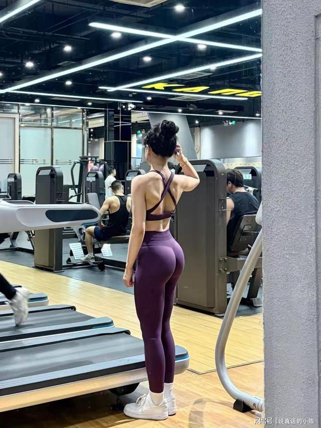 365体育（bet）：还是锻炼身体？健身房内搔首弄姿擦边拍照网友：变味了(图5)