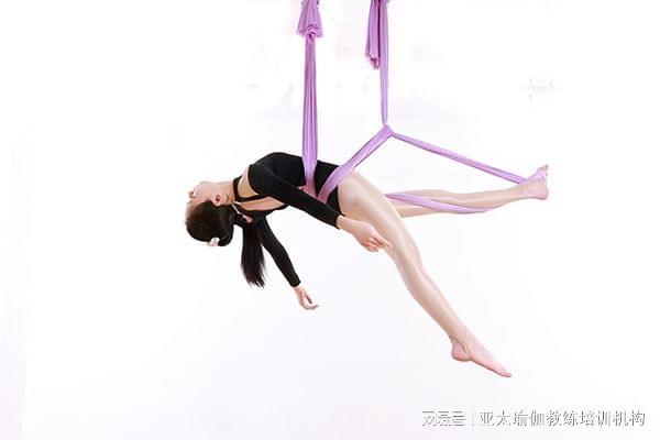 365体育唯一入口：推荐8个锻炼核心的基础动作初学者也能练！(图1)