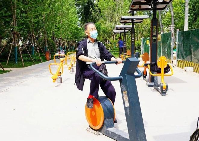 365体育（bet）：走健身去！智能健身器材“上岗啦”(图1)