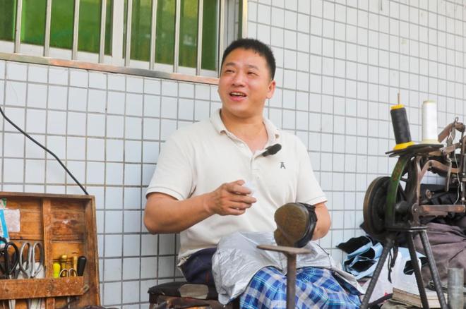 365体育唯一入口：梦想“去哈佛做演讲”的无腿补鞋匠暑期将到北京演讲有公司想为其安装仿生假肢(图1)