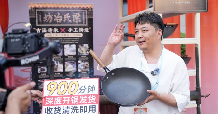 365体育（bet）：直播助力非遗新传承抖音电商携手传承人亮相非遗嘉年华(图1)